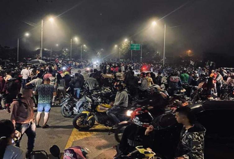 piques ilegales en la via hacia el aeropuerto perales 1 1 0