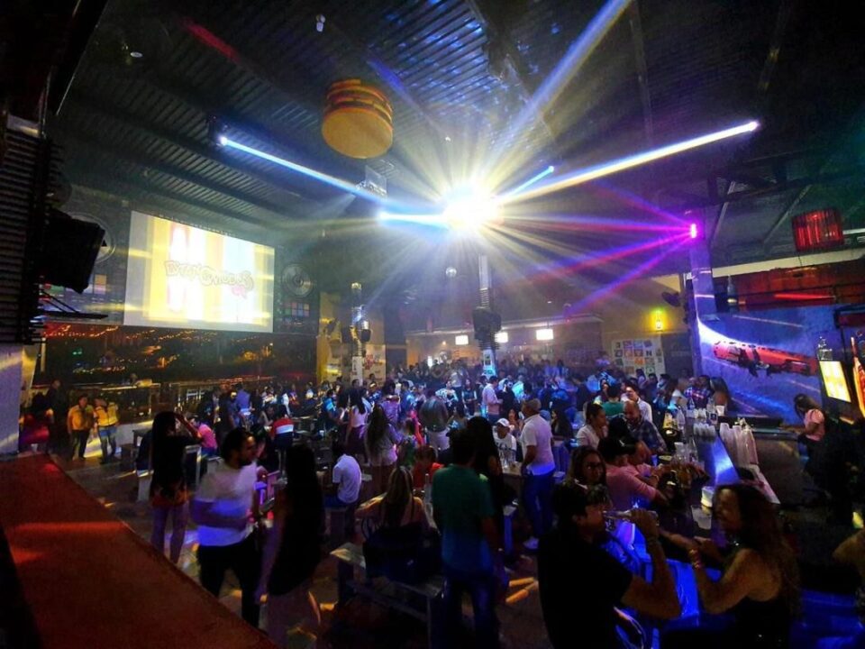 ef63018f da97 4b37 b694 a4aa91338eb6