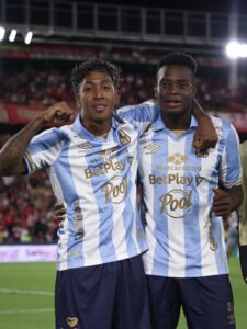 Tolima pega primero en Bogotá: victoria 2–1 ante Santa Fe en un partido marcado por la expulsión y el sufrimiento final 11 WhatsApp Image 2025 11 26 at 5.44.55 AM 1