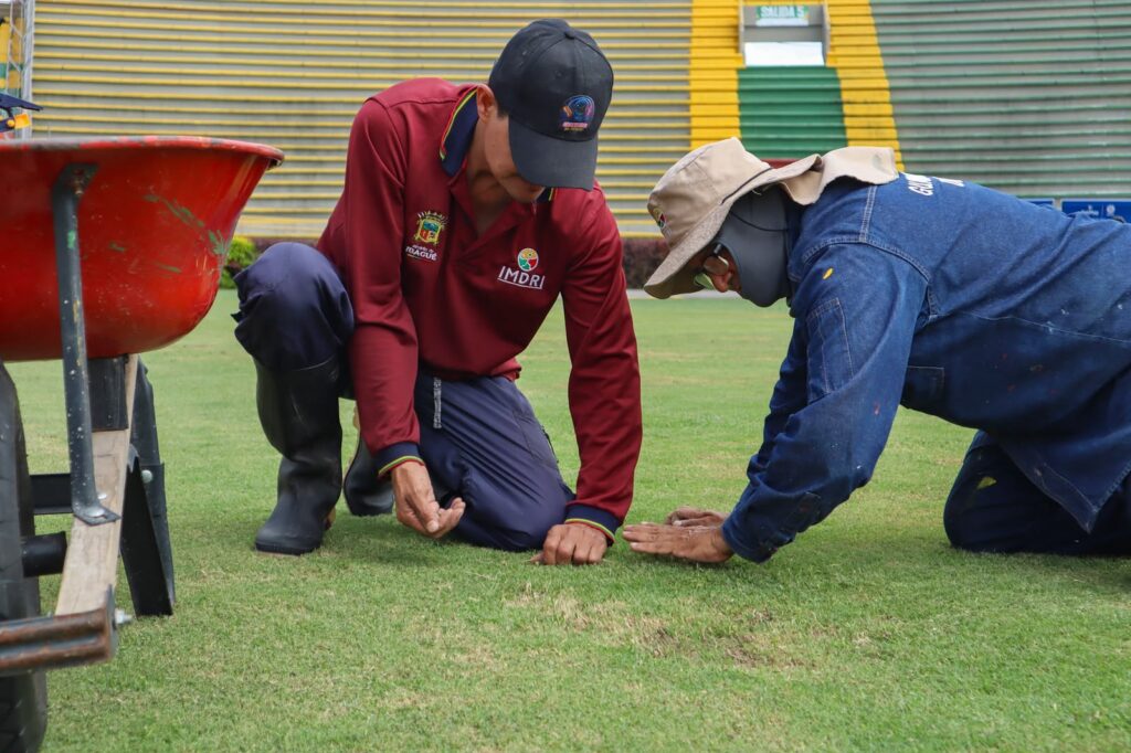 IMDRI intensifica mantenimiento del gramado del Manuel Murillo Toro ante las altas temperaturas 12 IMG 20260803 WA0126