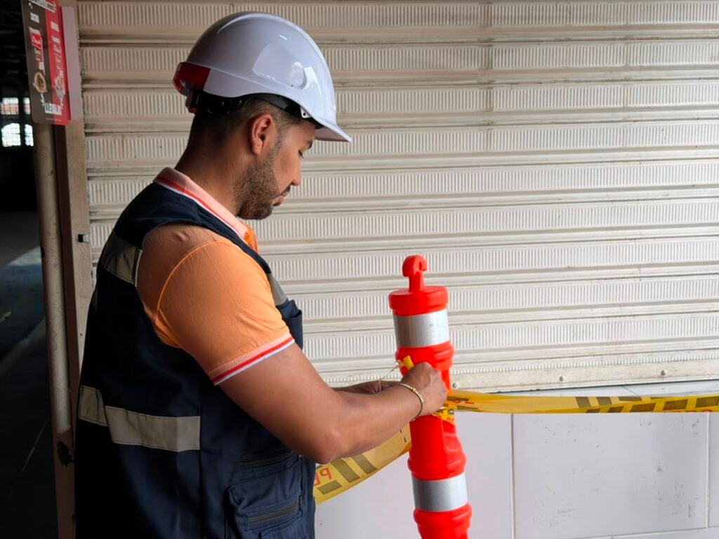 Alcaldía de Ibagué realiza cierres preventivos en plazas La 21 y El Jardín tras el terremoto 12 IMG 20260813 WA0073