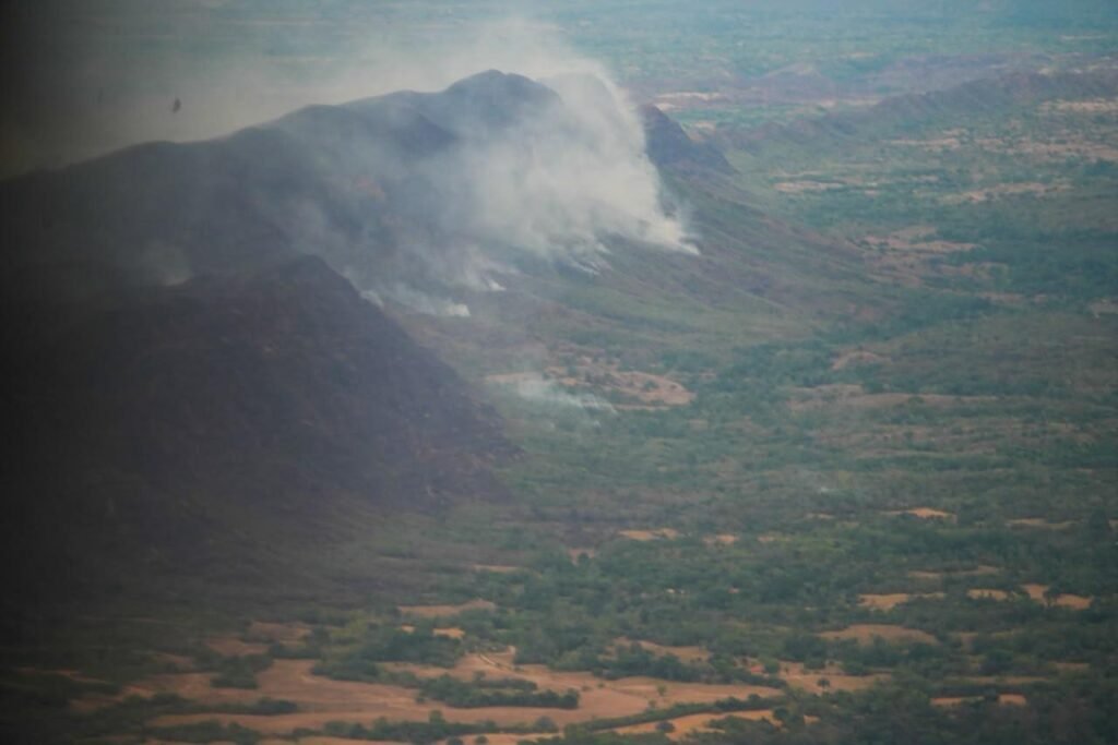 Tolima pasó de la alerta al desastre: los incendios aumentaron 164 % frente a 2024 y cuestionan la prevención 12 wa