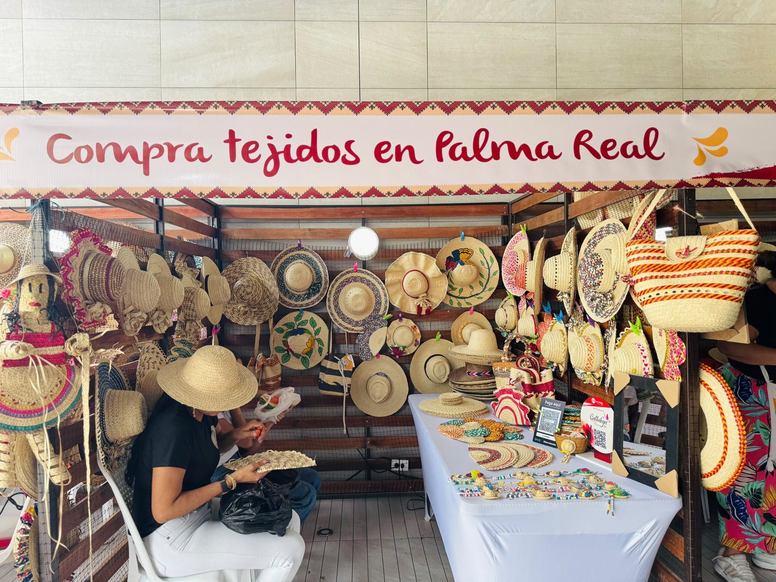 Artesanos de El Guamo buscan fortalecer sus ventas en Ibagué: más de 600 familias dependen de la palma real 11 IMG 20260928 WA0089 scaled